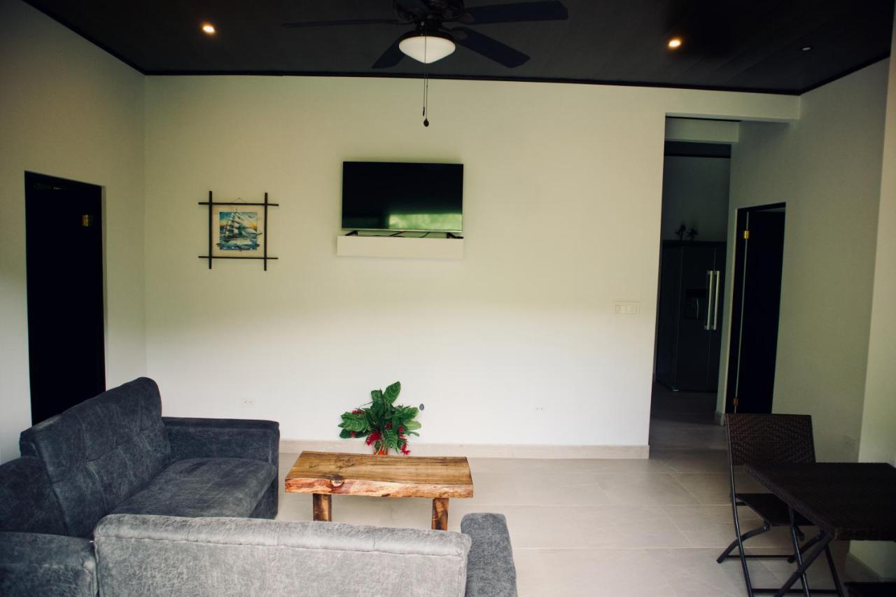 Jungle Home With King Beds -5 Minutes From The Beach Увита Экстерьер фото